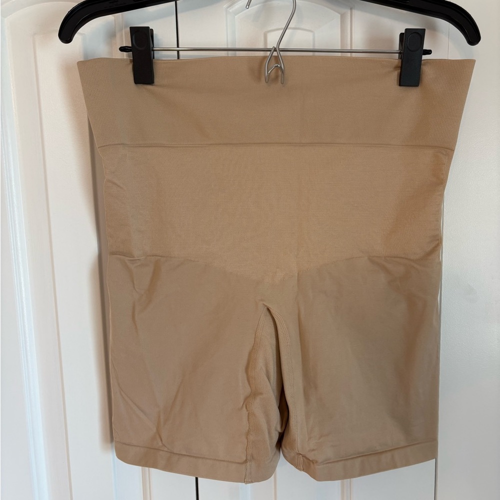 Cacique- slimmer high waist short- size 22/24